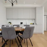 Luxurious And Modern In Center With Parking By Renters Prestige * 华沙
