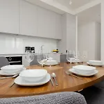公寓 Luxurious And Modern In Center With Parking By Renters Prestige *