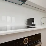 公寓 Luxurious And Modern In Center With Parking By Renters Prestige *