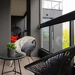 公寓 Luxurious And Modern In Center With Parking By Renters Prestige *