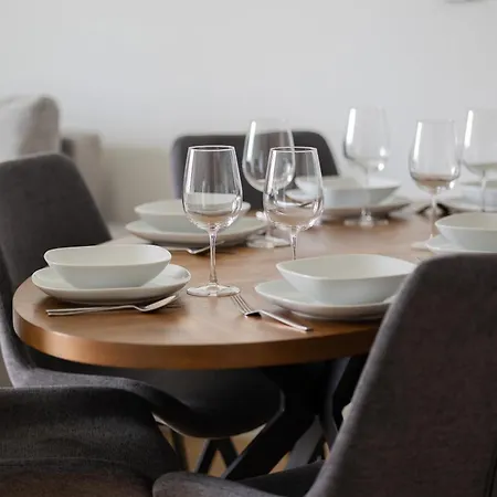 公寓 Luxurious And Modern In Center With Parking By Renters Prestige *