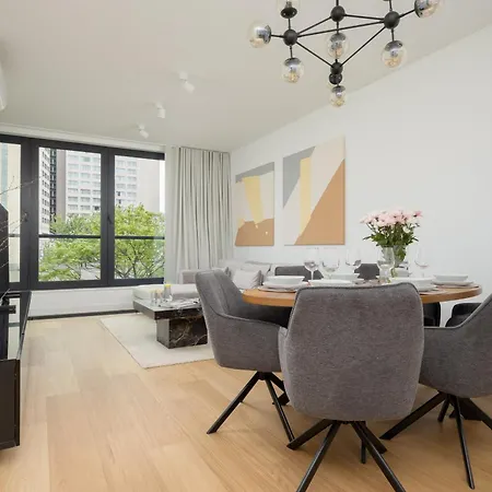 公寓 Luxurious And Modern In Center With Parking By Renters Prestige *