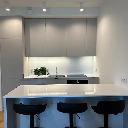 Luxurious And Modern In Center With Parking By Renters Prestige 아파트