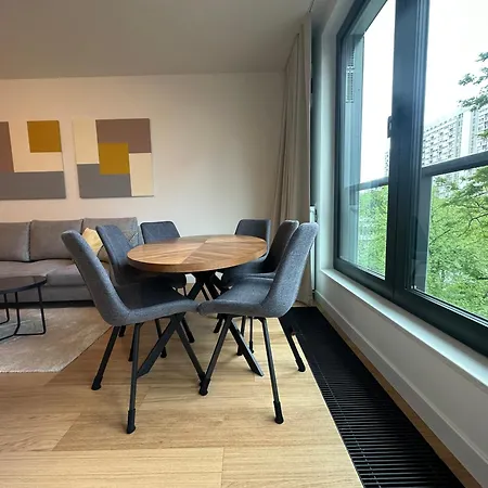 Luxurious And Modern In Center With Parking By Renters Prestige *