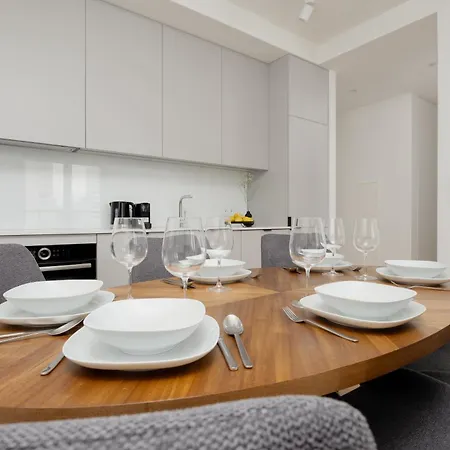 Apartment Luxurious And Modern In Center With Parking By Renters Prestige *
