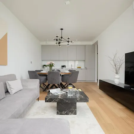 Luxurious And Modern In Center With Parking By Renters Prestige