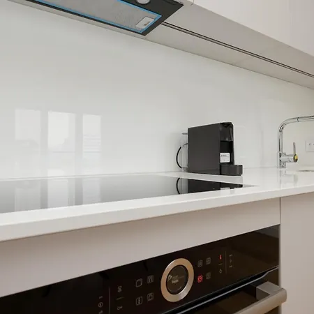 Apartment Luxurious And Modern In Center With Parking By Renters Prestige *