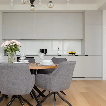 Luxurious And Modern In Center With Parking By Renters Prestige 아파트