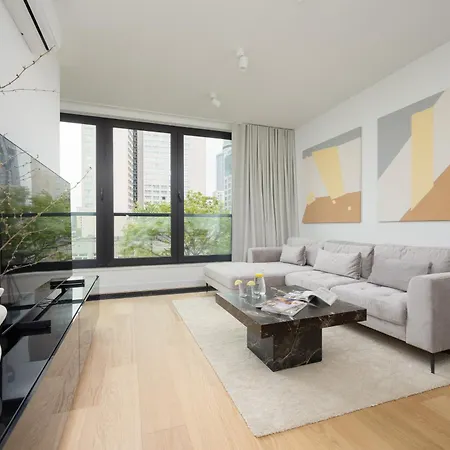 Luxurious And Modern In Center With Parking By Renters Prestige Apartment *