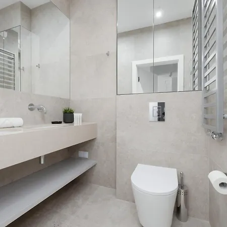 Luxurious And Modern In Center With Parking By Renters Prestige