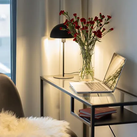 Luxurious And Modern In Center With Parking By Renters Prestige *