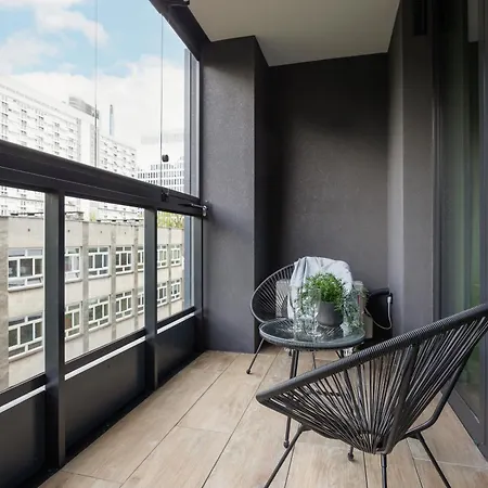Luxurious And Modern In Center With Parking By Renters Prestige *