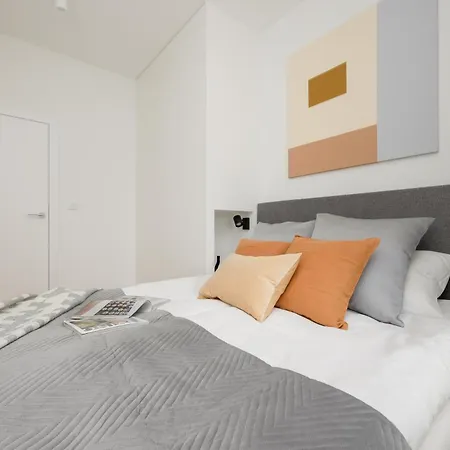 Luxurious And Modern In Center With Parking By Renters Prestige