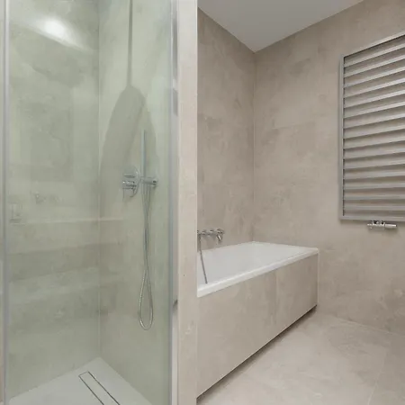 Luxurious And Modern In Center With Parking By Renters Prestige Lägenhet *