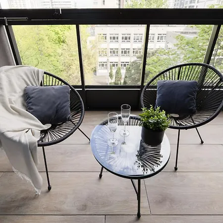 Lägenhet Luxurious And Modern In Center With Parking By Renters Prestige